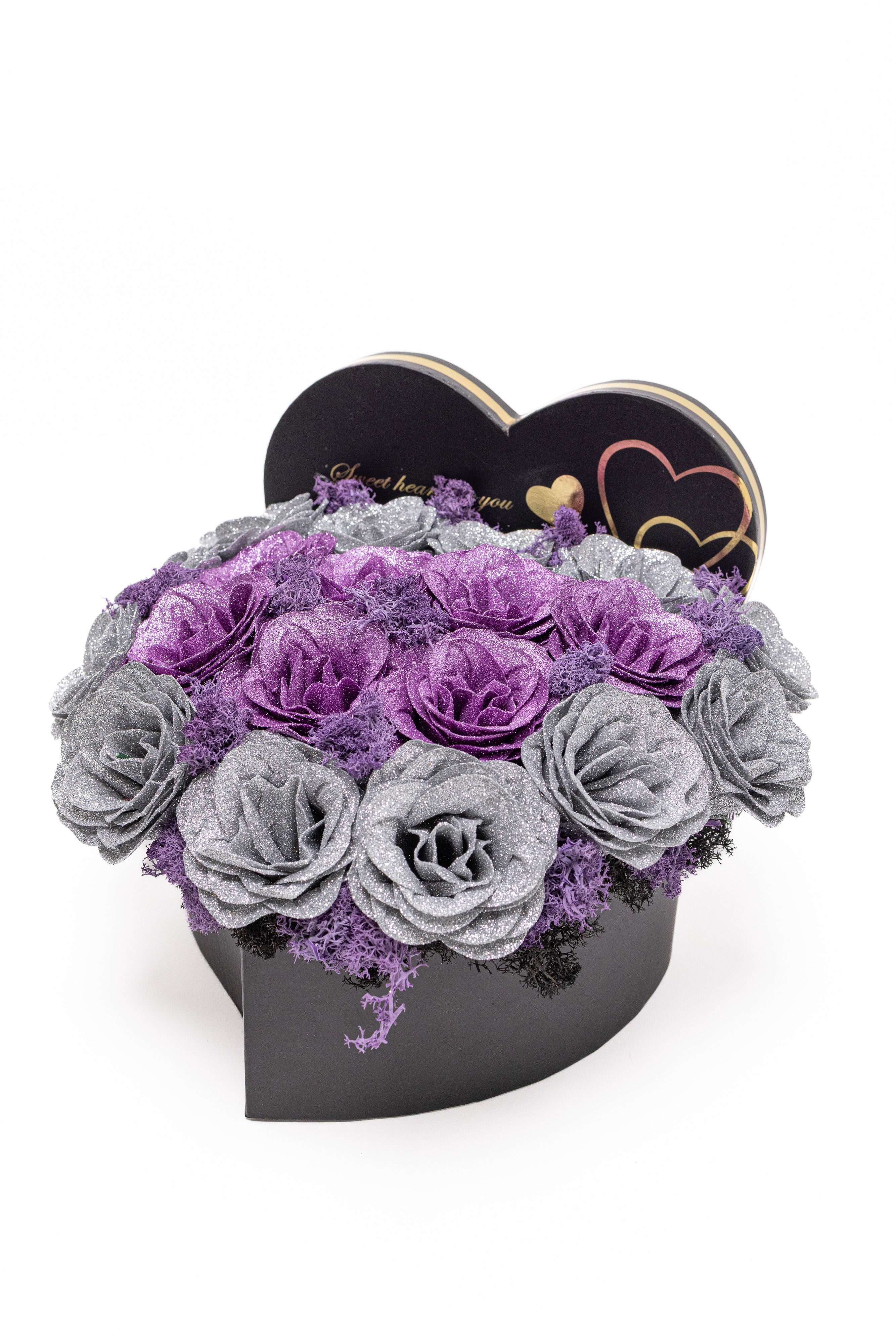 Aranjament Violet în Cutie Inimă Neagră
