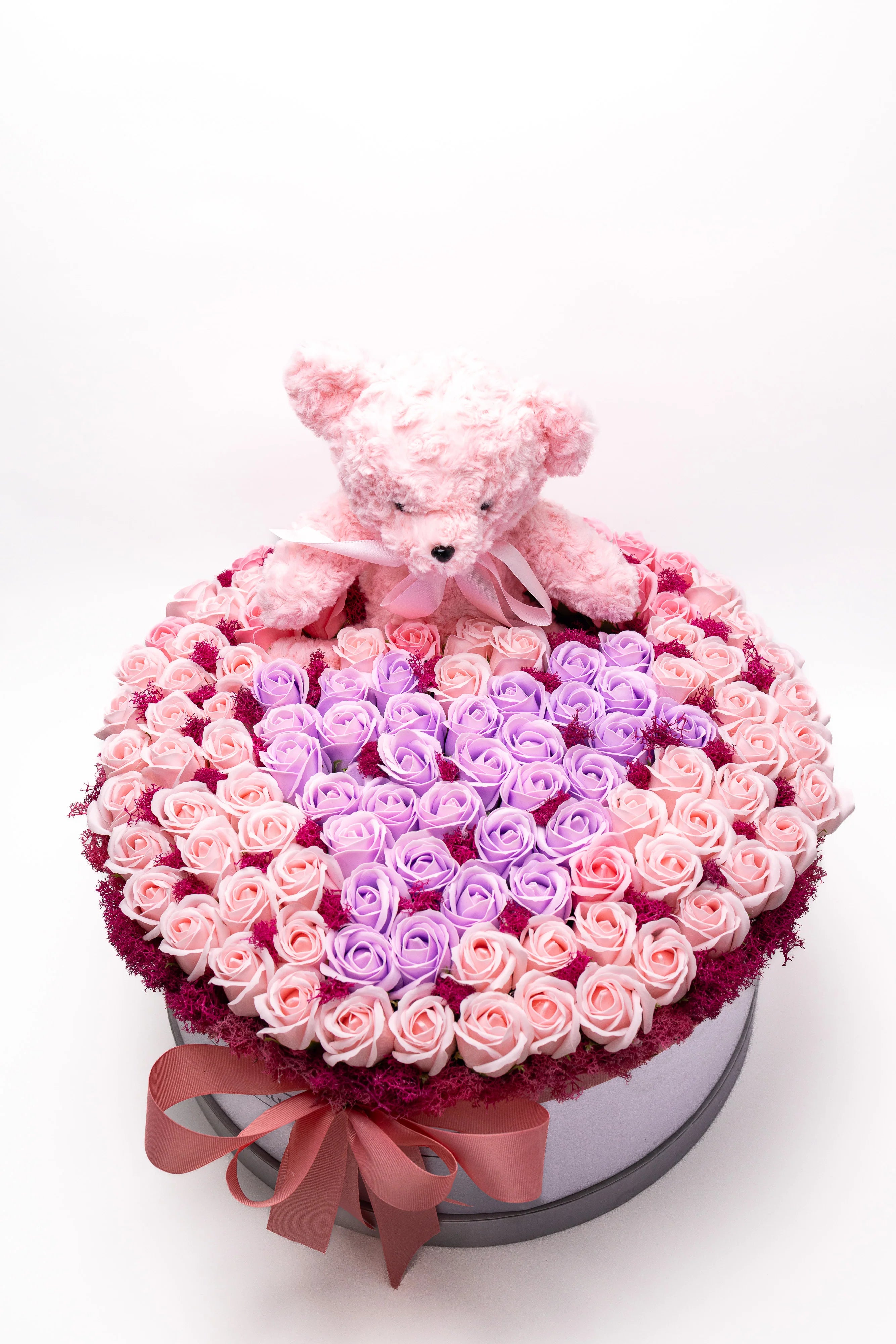 Aranjament Lux Trandafiri Săpun Roz & Lila, Ursulet Gri